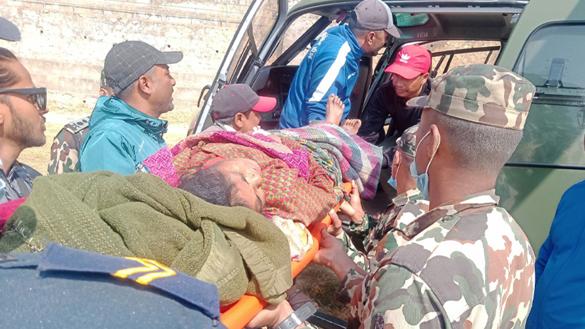 डोटी भूकम्प : दुईजना घाइतेलाई धनगढी पठाइयाे